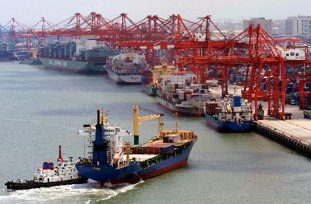 沿海水域是指中华人民共和国沿海的港口