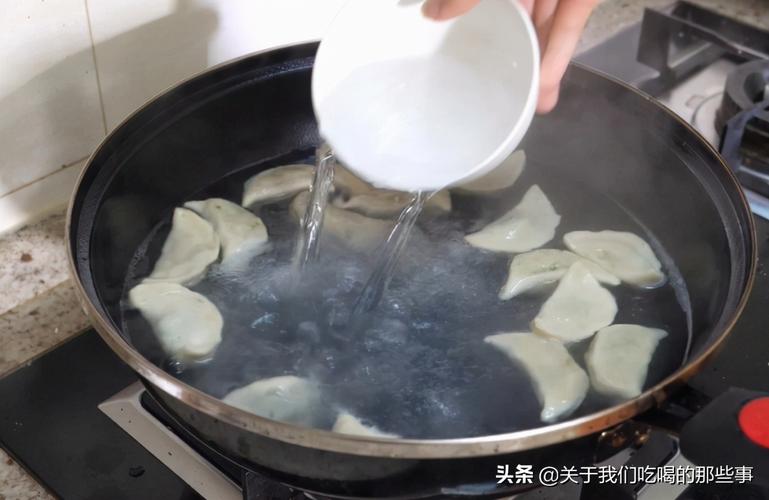 饺子冷水煮还是热水煮