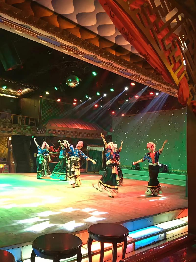 藏族锅庄舞的相关图片